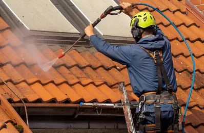 Démoussage et hydrofuge de toiture à Belmont-Bretenoux